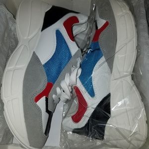 New Steve Madden Memory Sneakers Size 9.5